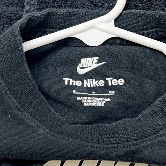 Boys Nike Black Basketball Graphic T-Shirt Size S - Picture 3 of 3